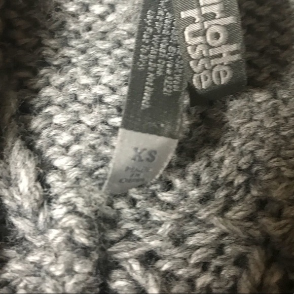 🎉SOLD🎉Knitted Charlotte Russe Shawl - Picture 3 of 3